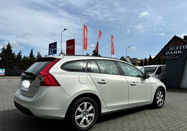 Volvo V60 cena 32990 przebieg: 202000, rok produkcji 2011 z Czarnków małe 56